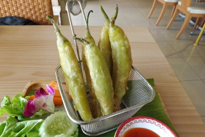 青唐辛子の豚肉詰めの揚げ物